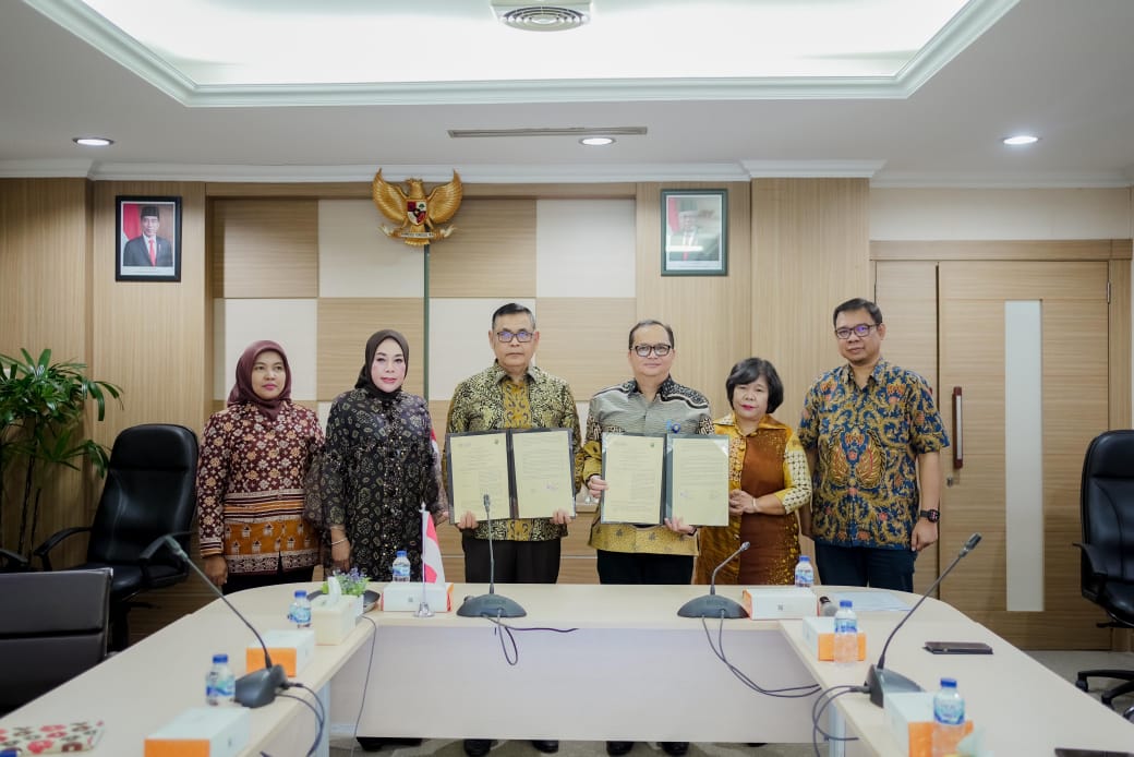 Bupati Solok Epyardi Asda tandatangani MoU dengan Kepala  Balai Standardisasi dan Pelayanan Jasa Industri Andi Rizaldi di Ruang Sinergi BSKJI Jakarta, Senin ( 01/07/24).